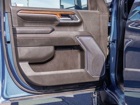Used 2025 Chevrolet Silverado 2500 High Country w/ Technology Package AWD/4WD image 15