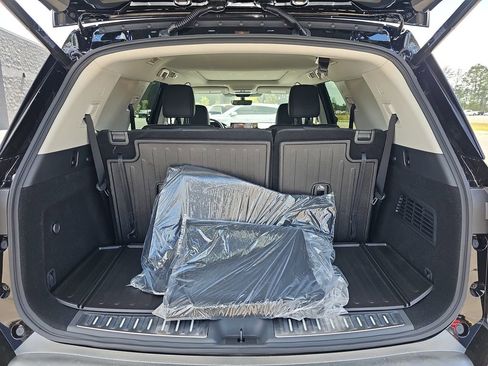 New 2026 Nissan Pathfinder Platinum w/ Accent Package FWD image 17