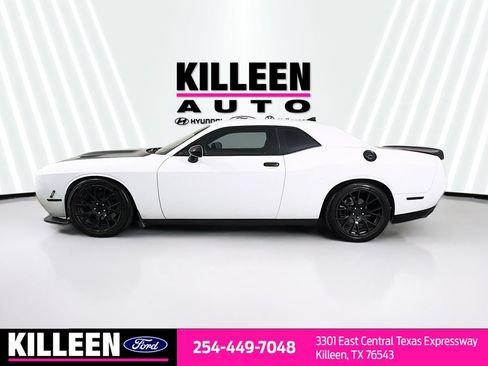 Used 2019 Dodge Challenger R/T w/ Driver Convenience Group RWD image 4