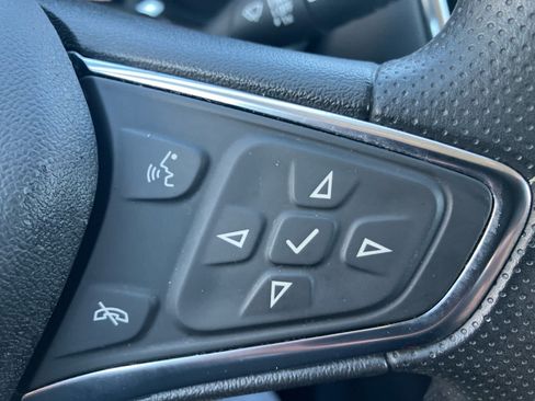 Used 2021 Chevrolet Equinox LT AWD/4WD image 18
