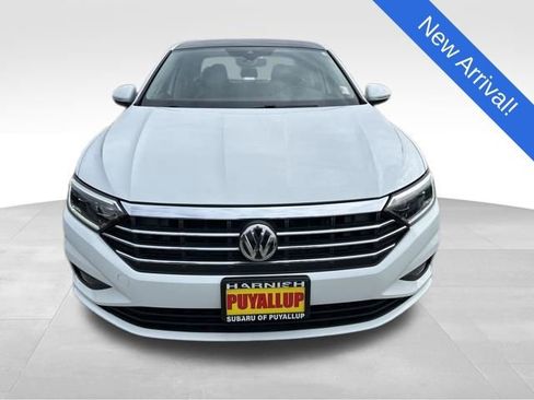 Used 2019 Volkswagen Jetta SEL Premium image 2