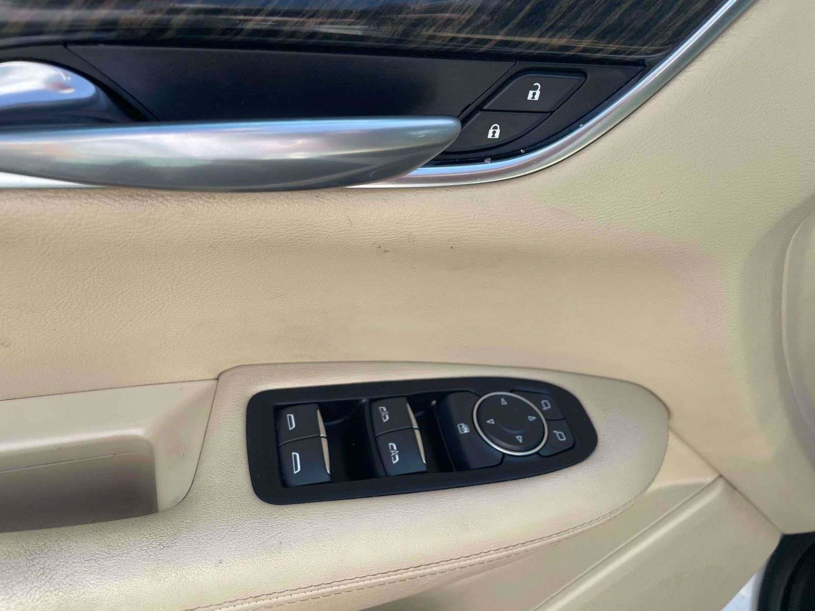 Used 2017 Cadillac XT5 FWD w/ LPO, Wheel Lock Package image 11