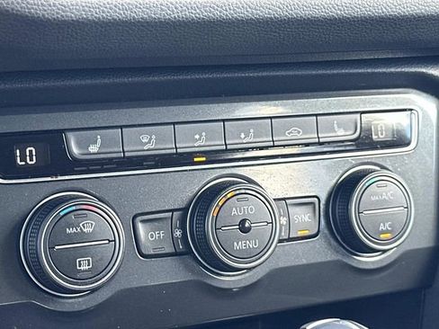 Used 2021 Volkswagen Tiguan SEL image 26