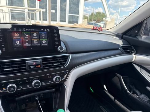 Used 2021 Honda Accord Touring image 23
