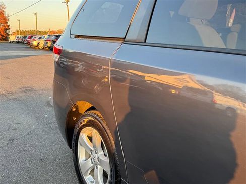 Used 2013 Toyota Sienna LE image 30