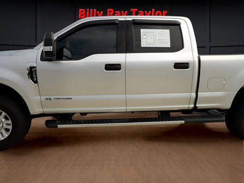 Used 2017 Ford F250 XLT image 9