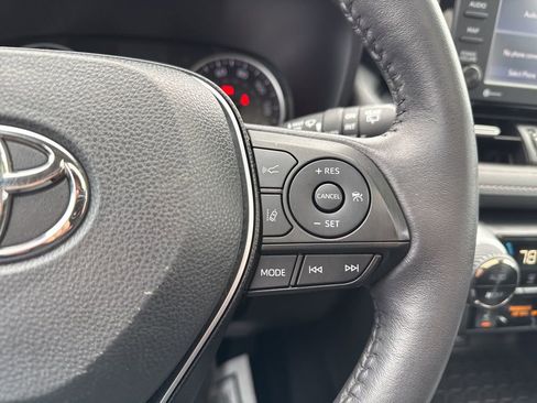 Used 2022 Toyota RAV4 XLE Premium image 26