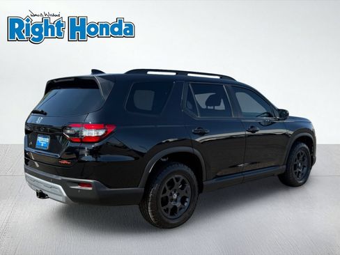 Certified 2025 Honda Pilot TrailSport image 9