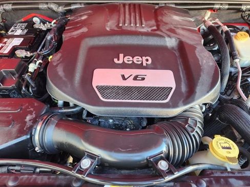 Used 2017 Jeep Wrangler Unlimited Rubicon image 32