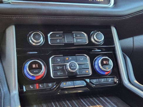 Used 2021 GMC Yukon Denali w/ Denali Premium Package image 26