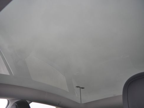 Used 2024 Tesla Model Y Long Range image 34