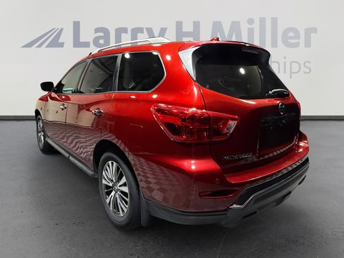 Used 2019 Nissan Pathfinder SV image 3