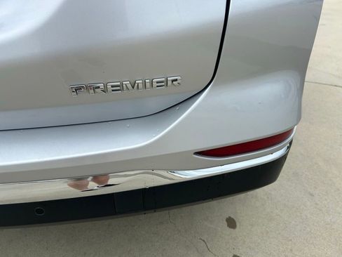 Used 2021 Chevrolet Equinox Premier FWD image 15