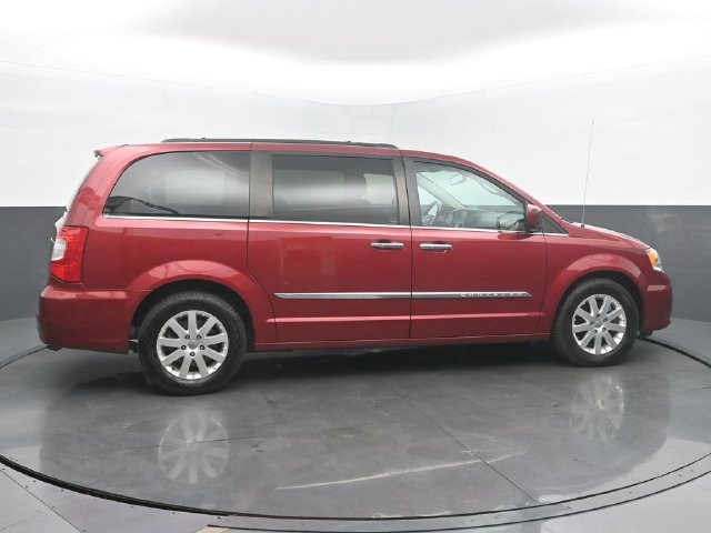 Used 2016 Chrysler Town & Country Touring w/ Driver Convenience Group FWD image 6