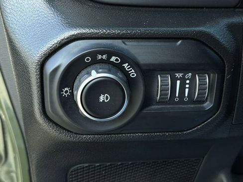 Used 2022 Jeep Wrangler Unlimited Sport image 32