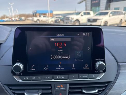 Used 2025 Nissan Altima 2.5 SV image 17