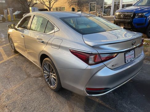 Used 2022 Lexus ES 250 w/ Premium Package image 3