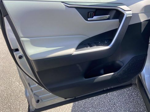 Used 2019 Toyota RAV4 XLE Premium FWD image 15