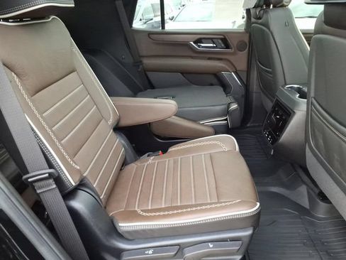 Used 2025 GMC Yukon Denali Ultimate AWD/4WD image 23