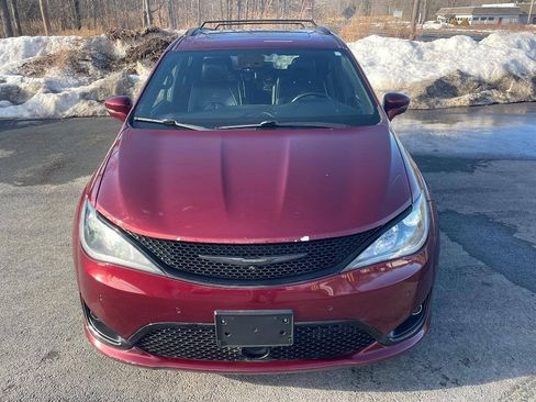 Used 2019 Chrysler Pacifica Limited w/ Advanced Safetytec Group FWD image 2