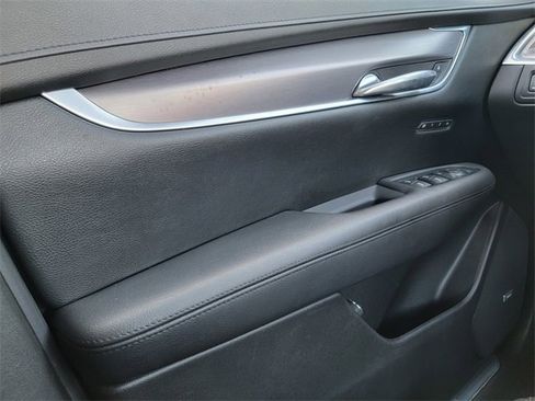 Used 2018 Cadillac XT5 Luxury image 37