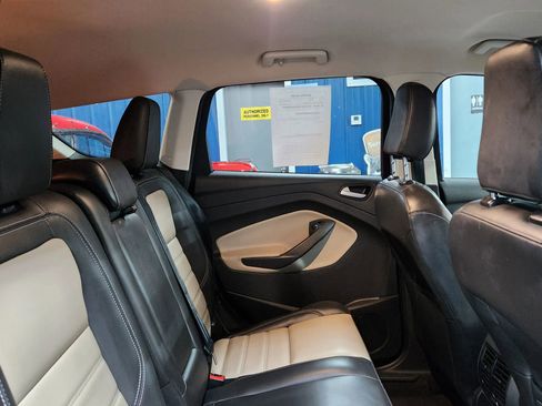 Used 2019 Ford Escape SEL image 18