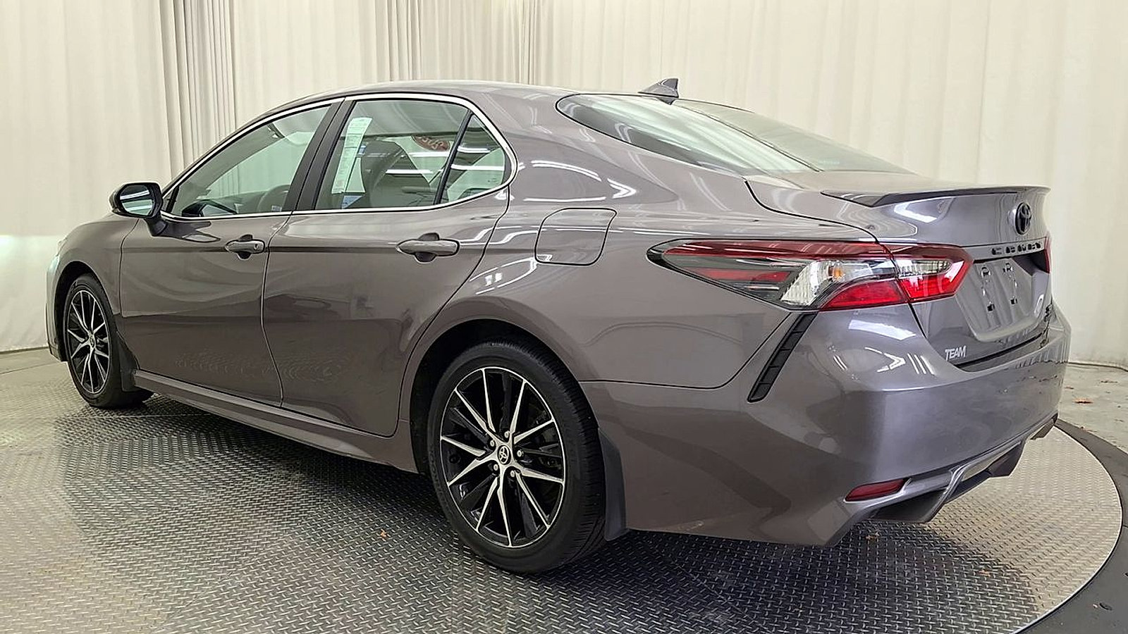 Certified 2022 Toyota Camry SE w/ Cold Weather Package AWD/4WD image 13