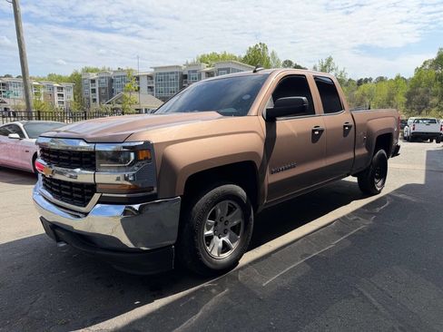 Used 2017 Chevrolet Silverado 1500 LT w/ Trailering Package image 4