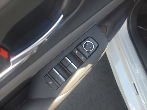Used 2024 Toyota Prius XLE AWD/4WD image 14