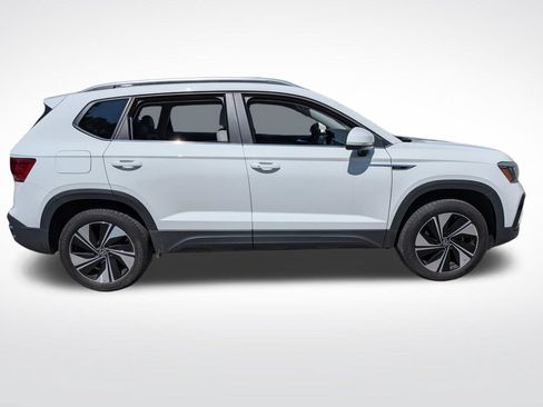 Used 2023 Volkswagen Taos SE w/ Panoramic Sunroof Package AWD/4WD image 2