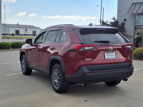Used 2021 Toyota RAV4 LE image 27