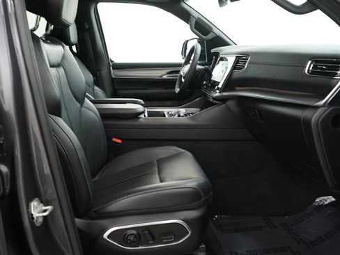 Used 2024 Jeep Wagoneer Series II image 15