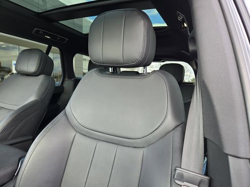 Certified 2024 Land Rover Range Rover SE image 11