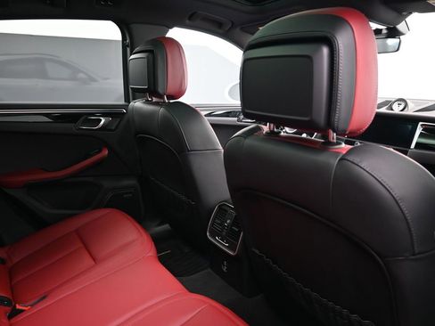 Certified 2024 Porsche Macan S image 7