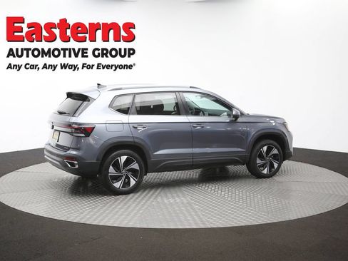 Used 2025 Volkswagen Taos SE AWD/4WD image 41