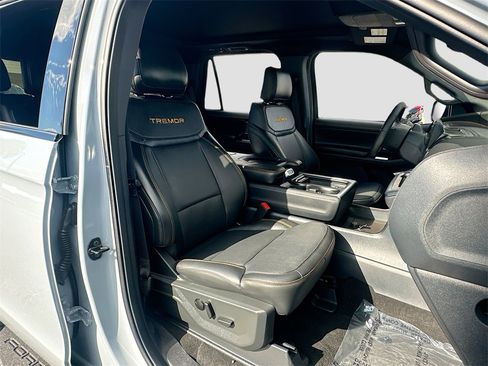 Used 2025 Ford Expedition Tremor image 31