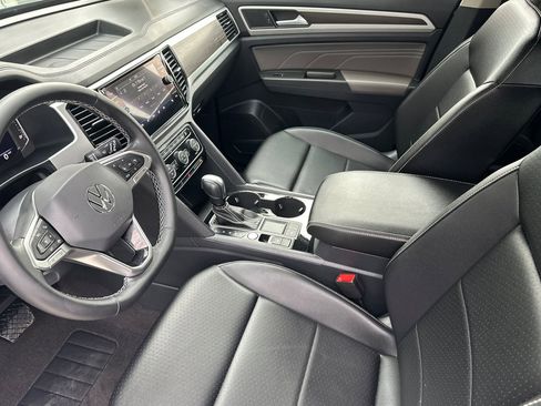 Certified 2022 Volkswagen Atlas SE image 10
