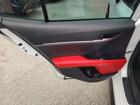 Used 2019 Toyota Camry XSE FWD image 13