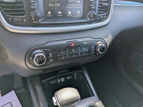 Used 2019 Kia Sorento FWD image 24
