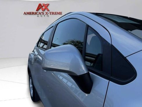 Used 2021 Chevrolet Trax LT w/ Driver Confidence Package AWD/4WD image 9