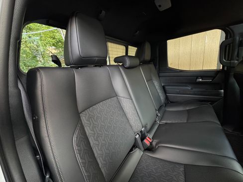 Used 2025 Toyota Tacoma Limited AWD/4WD image 32