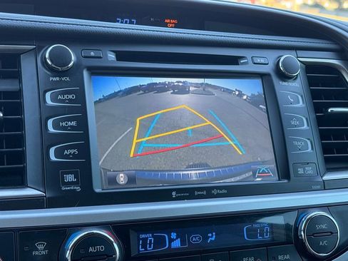 Used 2019 Toyota Highlander Limited Platinum image 22