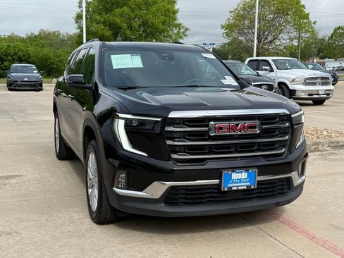 Used 2024 GMC Acadia Elevation image 8