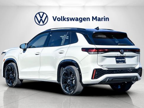 New 2026 Volkswagen Tiguan SE R-Line image 3