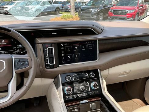 Used 2023 GMC Yukon Denali w/ Advanced Technology Package AWD/4WD image 7
