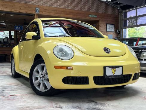 Used 2009 Volkswagen Beetle S FWD image 4