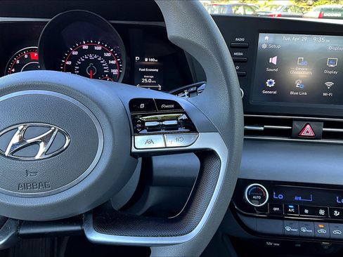 Used 2023 Hyundai Elantra SEL image 11