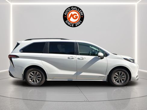 Used 2021 Toyota Sienna LE FWD image 8