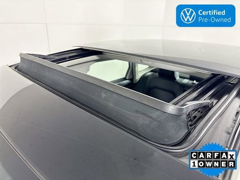 Certified 2024 Volkswagen Jetta SE w/ Panoramic Sunroof Package image 22
