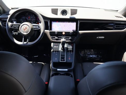 Certified 2026 Porsche Macan AWD/4WD image 21
